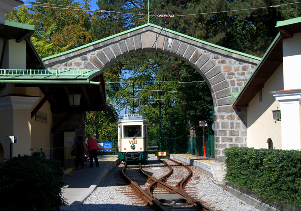 The summit station of the Pöstlingbergbahn line_TheSTB.jpg