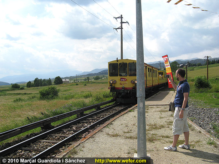 Tren arribant a Bolquère-Eyne, l'estació més alta de la SNCF i, segons diuen, la més alta d'Europa en adherència.
