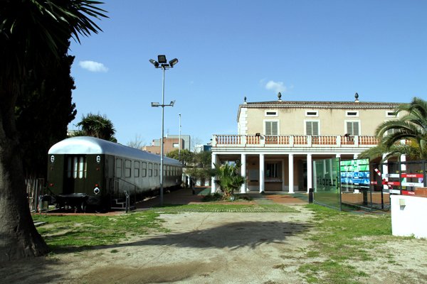 RENFE_BB-8748_Museu Immigració_Sant Adrià Besòs_17febrer2014_JosepMiquel.JPG