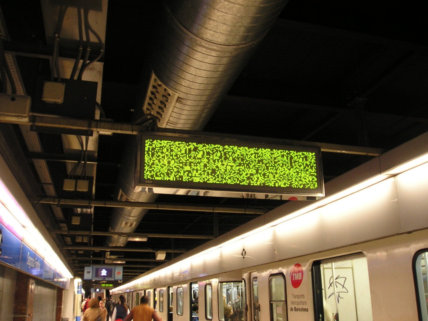 Metro Pantalla SagFam (28-02-04).JPG